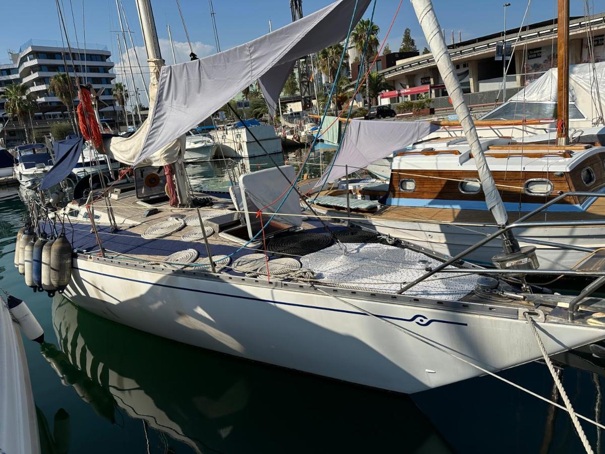Unique Wooden Sail Yacht + 2 Bikes Included! Bateau-hôtel