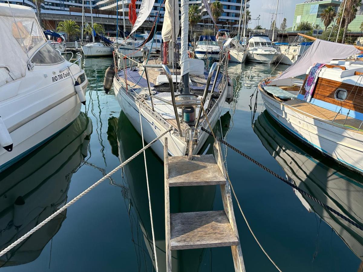 Unique Wooden Sail Yacht + 2 Bikes Included! Bateau-hôtel